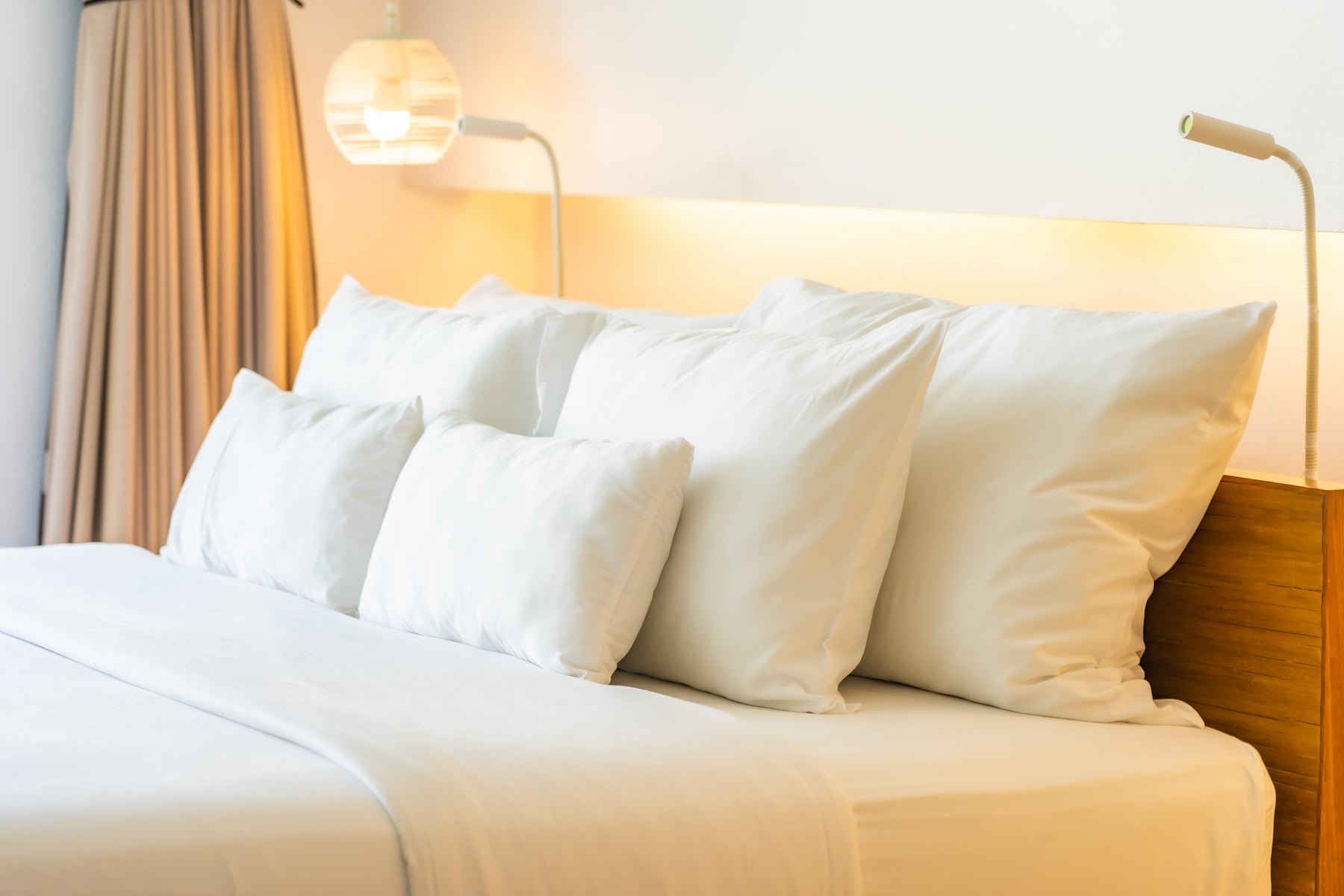 Memory Foam Pillow or Latex Pillow? Material Guide for Vancouver Sleepers